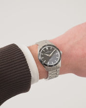 Load and play video in Gallery viewer, Hamilton JAZZMASTER PERFORMER AUTO - 38mm - Black | H36205130