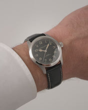Load and play video in Gallery viewer, Hamilton KHAKI FIELD MURPH - 38mm - Black | H70405730