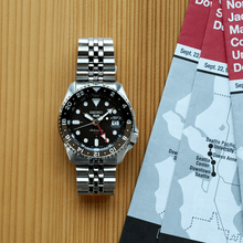 Charger l'image dans la galerie, SEIKO 5 SPORTS 'BLACK GRAPE' GMT SKX RE-INTERPRETATION | SSK001K1