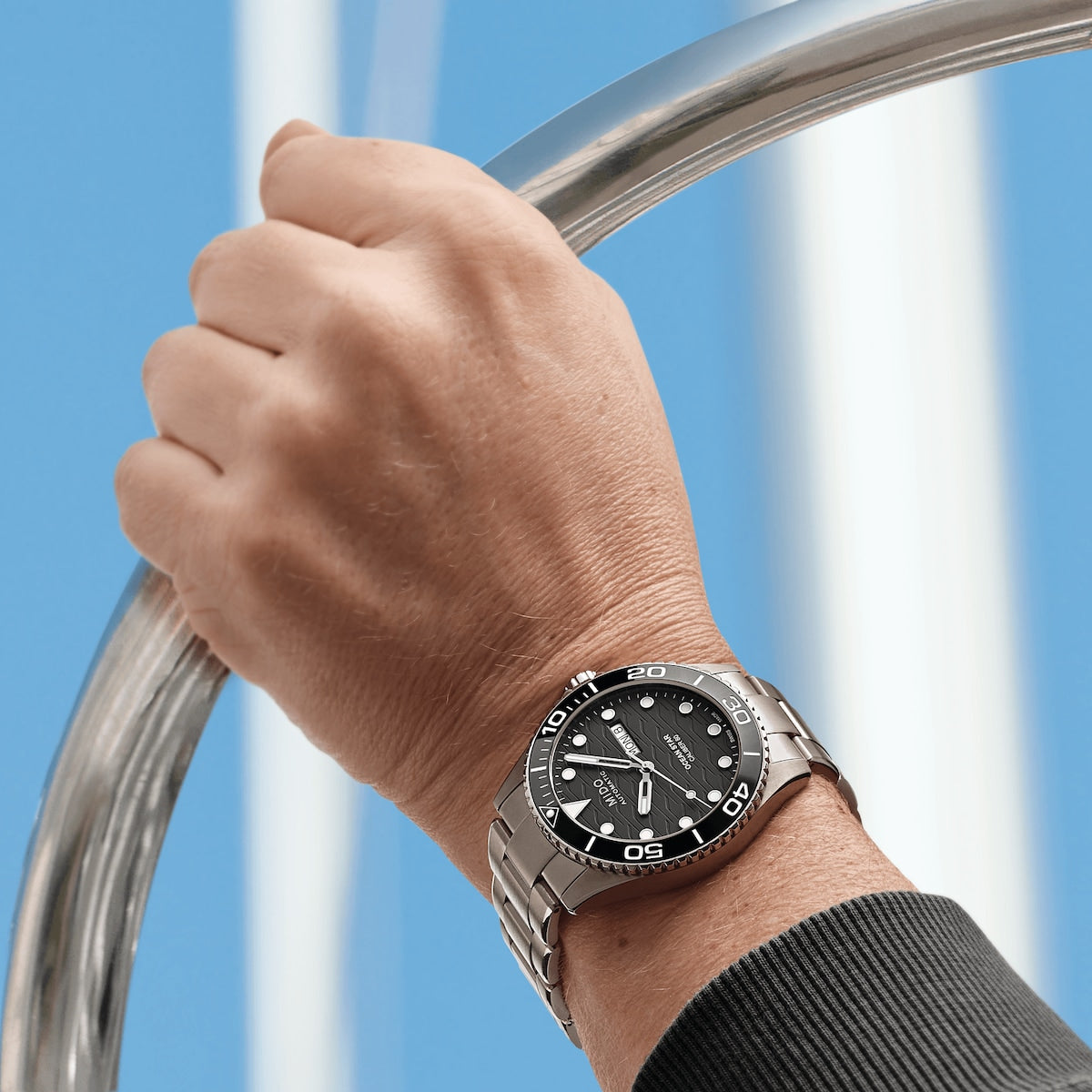 Load image into Gallery viewer, Mido Ocean Star 200C Titanium - Black - 42.5mm | M0424304405100