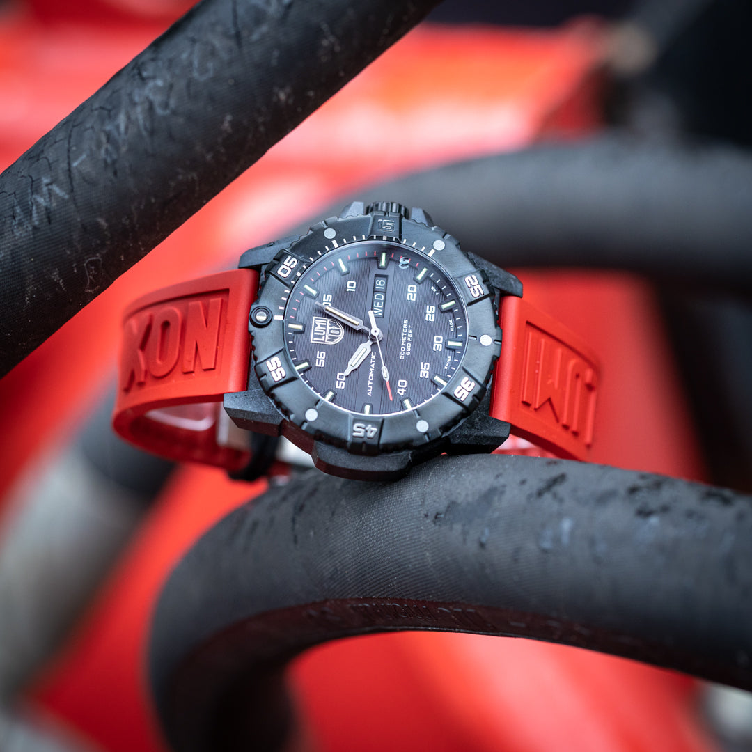Load image into Gallery viewer, Luminox - MASTER CARBON SEAL AUTOMATIC XS.3875 | LX XS.3875