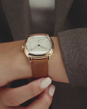 Load and play video in Gallery viewer, Hamilton AMERICAN CLASSIC Cushion Mechanical - 34mm x 34mm - Beige | H36139520

