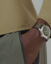 Load and play video in Gallery viewer, Hamilton KHAKI FIELD Mechanical Power Reserve - Green - 40mm | H69509960
