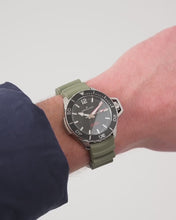 Load and play video in Gallery viewer, Hamilton KHAKI NAVY FROGMAN AUTO | H77455330
